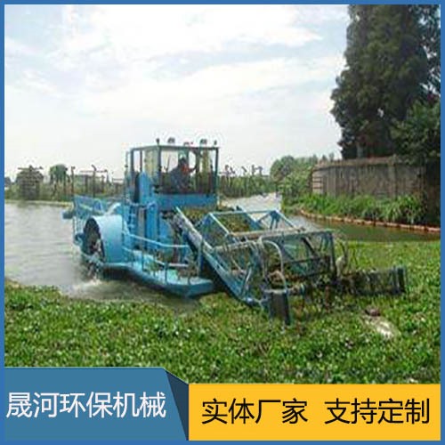 Automatic mowing boat