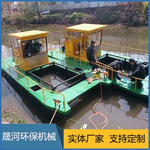 Water cleaning boat