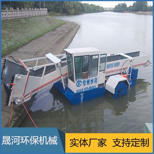 Automatic mowing boat